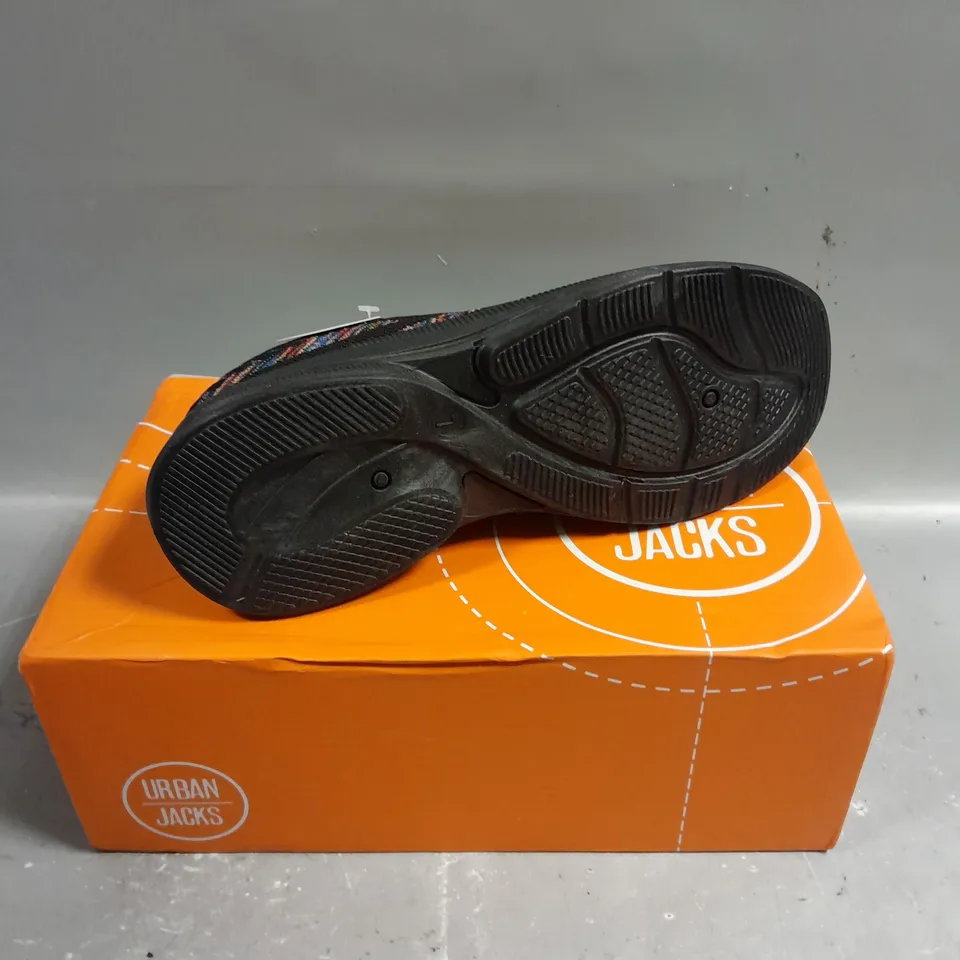 BOXED PAIR OF URBAN JACKS APPLETINI SLIP ON SHOES - 7