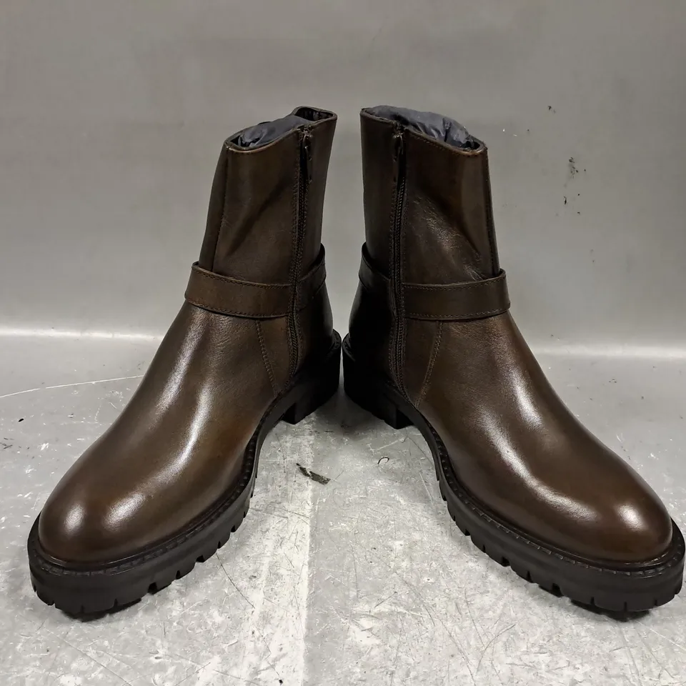 BOXED PAIR OF DUNE LONDON 864 ANKLE BOOTS IN CHOCOLATE SIZE 6