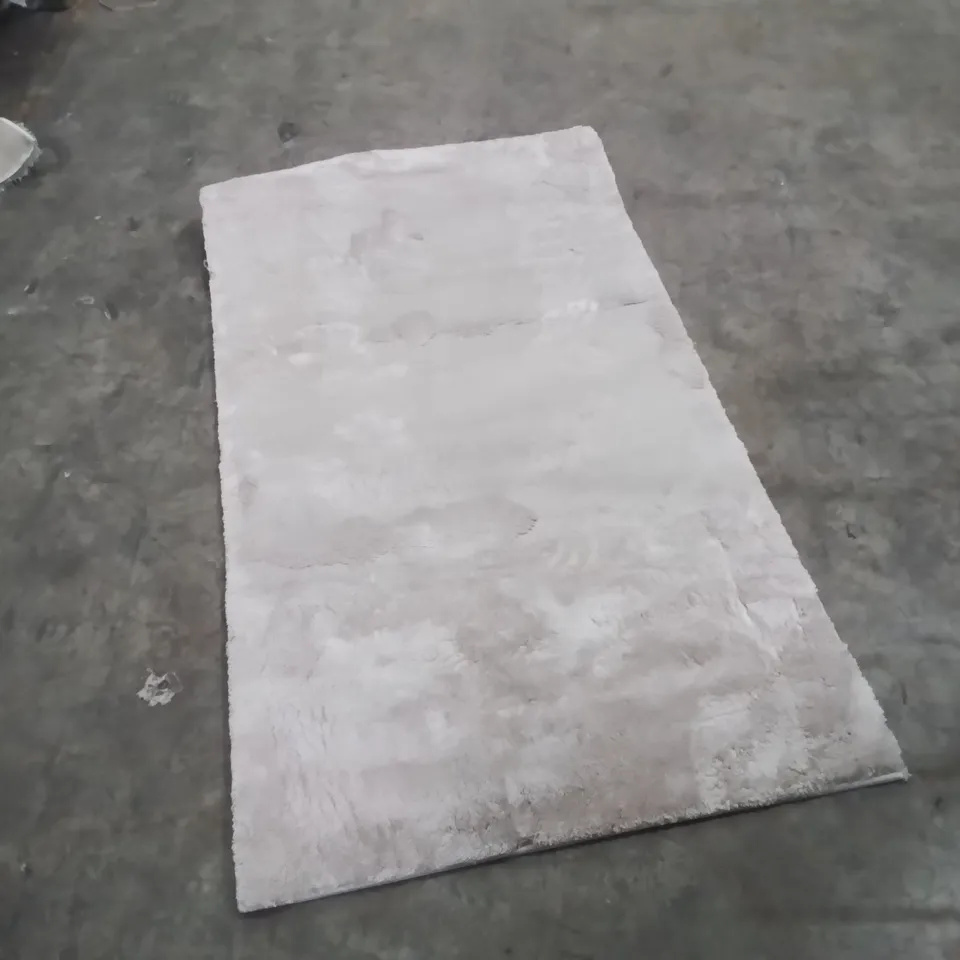 QUALITY DESIGNER AREA RUG - APPROXIMATELY 160X80CM