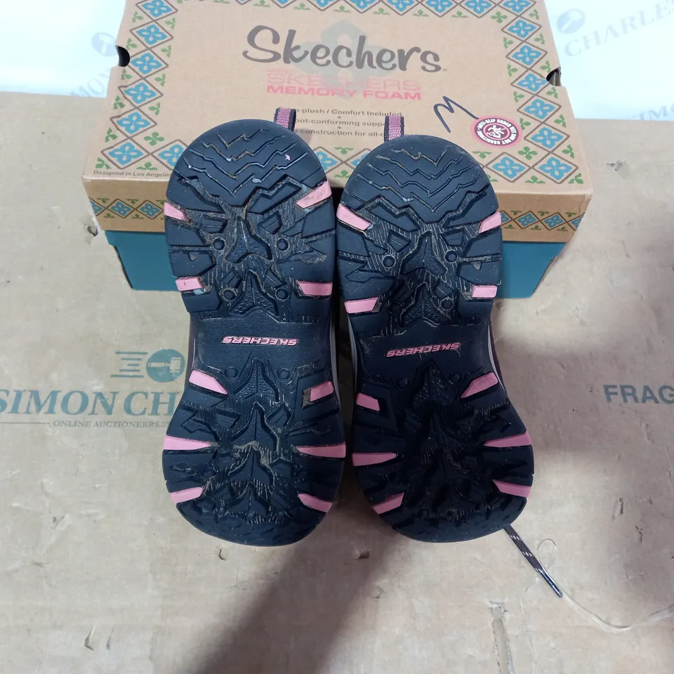 BOXED PAIR OF SKECHERS BOOTS- SIZE 4