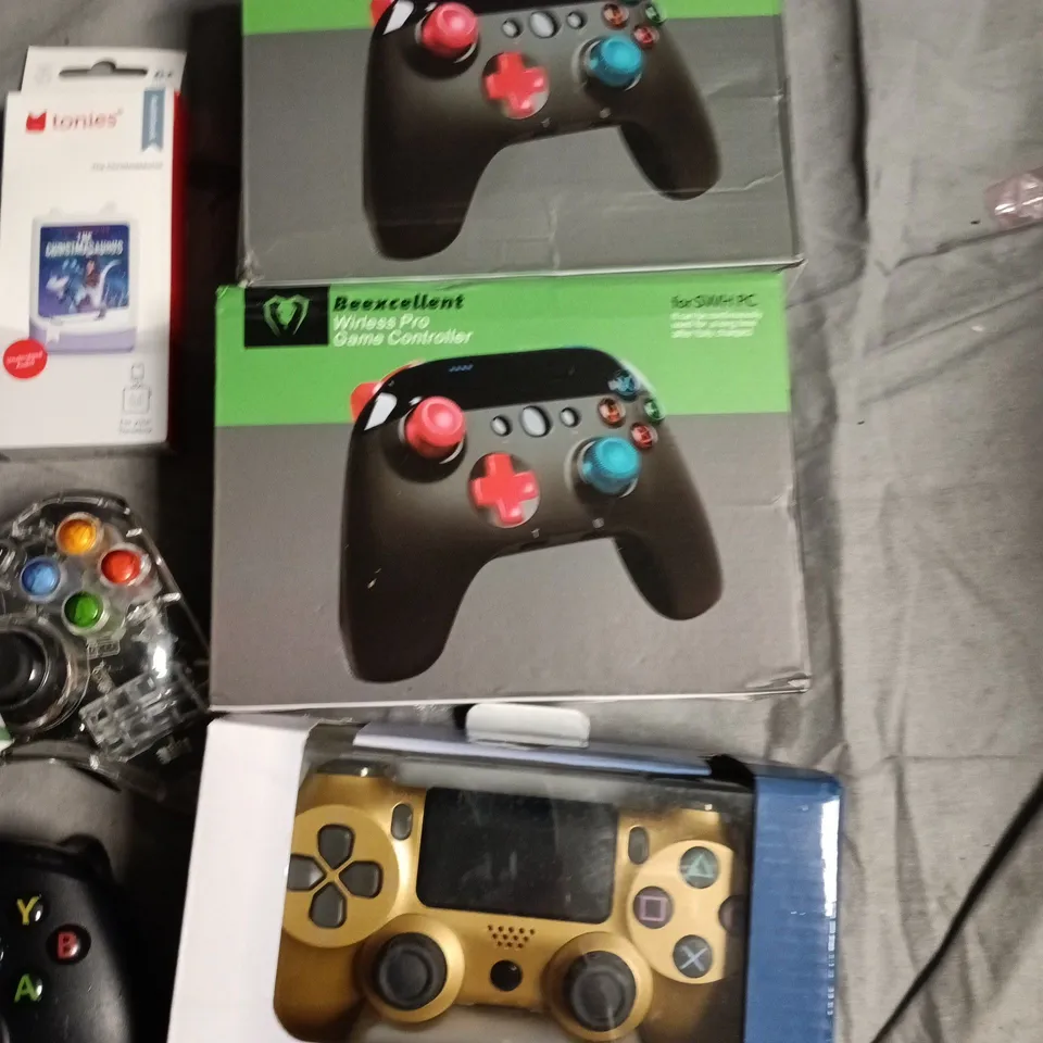 LOT OF 10 ASSORTED TECHITEMS TO INCLUDE CONTROLLERS, TONIES AUDIOBOOK AND DISNEY INFINITY PLATES