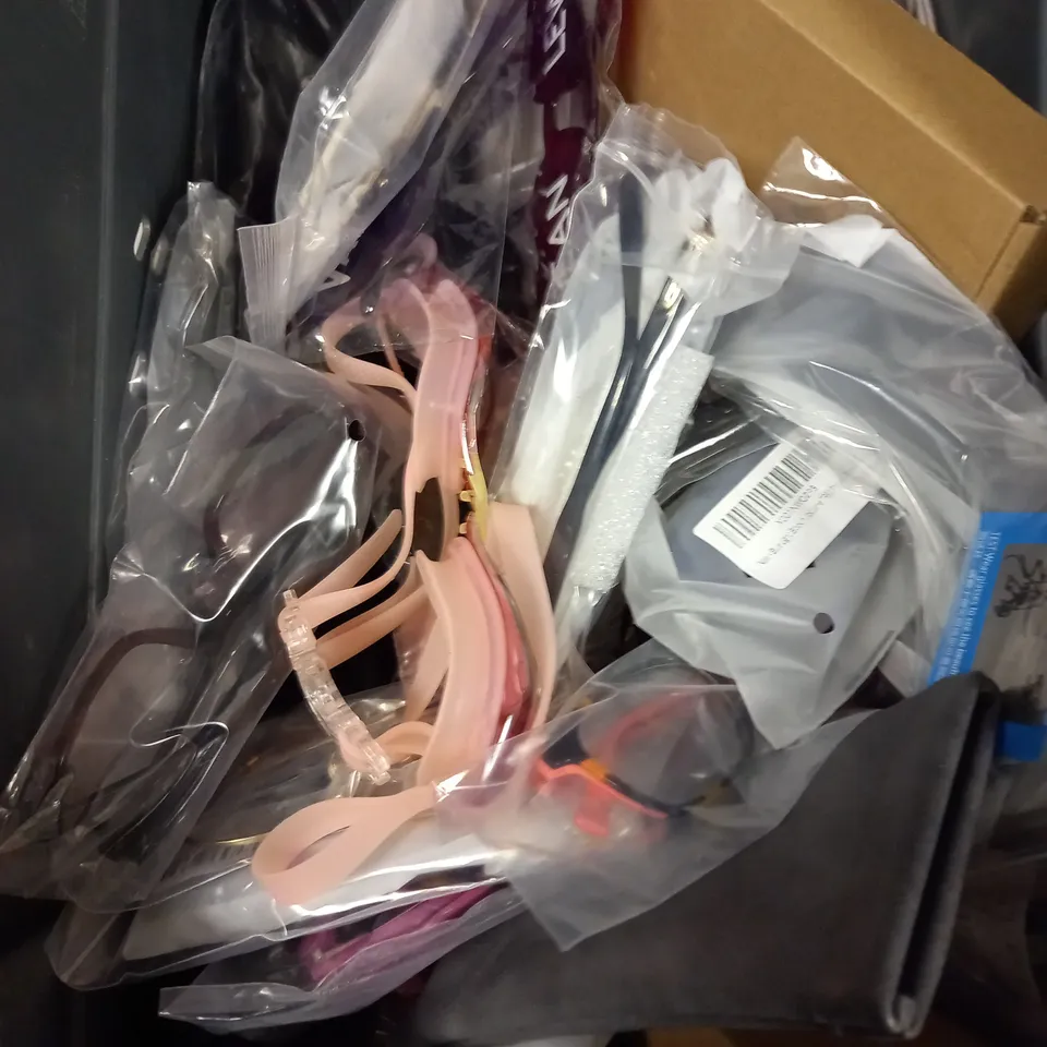 APPROXIMATELY 20 ASSORTED GLASSES/SUNGLASSES IN VARIOUS DESIGNS 