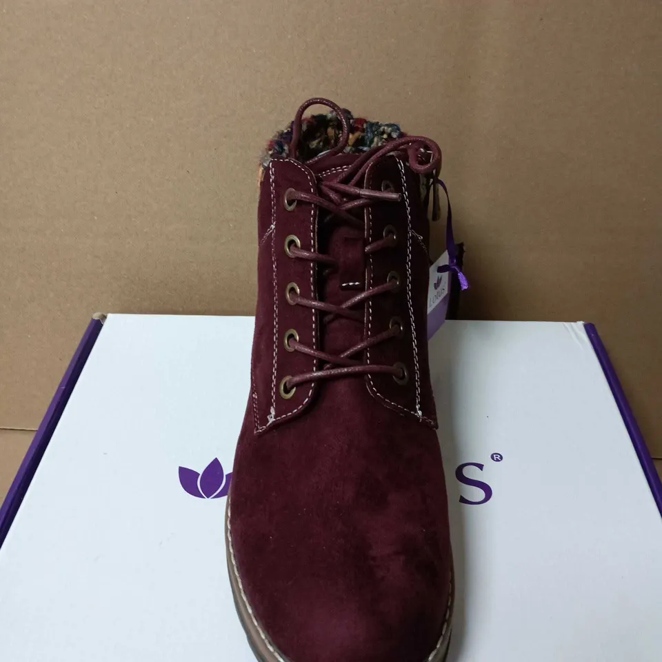BOXED PAIR OF LOTUS SHOES SYCAMORE BORDO BOOTS – UK 4