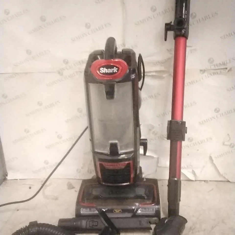 BOXED SHARK CORDED UPRIGHT DUO CLEAN VACUUM WITH ANTI HAIR WRAP 