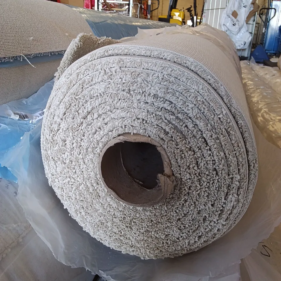 ROLL OF QUALITY ULTIMATE IMPRESSIONS PRECIOUS CARPET // APPROX SIZE: 7.50 X 4.00M