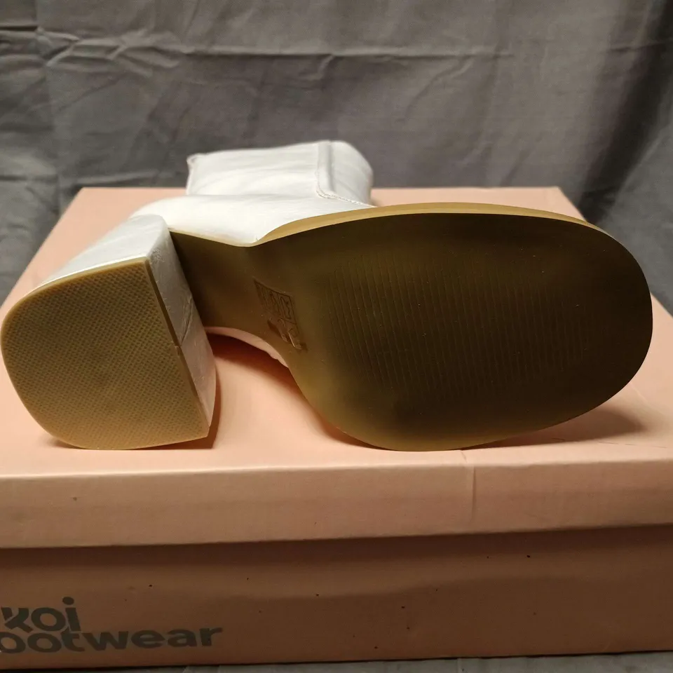 BOXED PAIR OF KOI WHITE CRINKLE PU BOOTS IN WHITE - SIZE 4