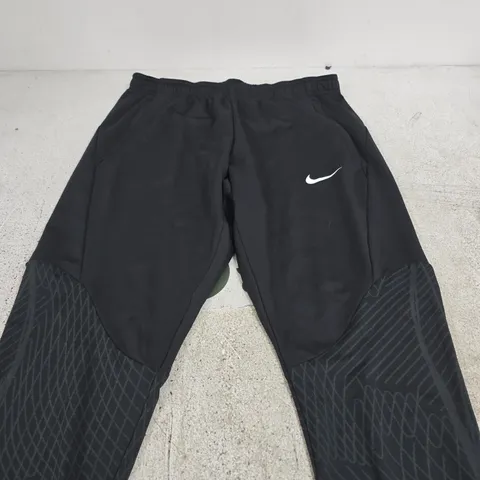 NIKE DRI-FIT SLIM FIT BLACK TRACKPANTS – UK XL