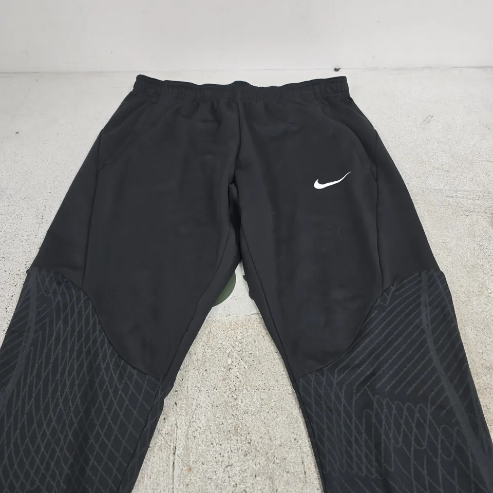 NIKE DRI-FIT SLIM FIT BLACK TRACKPANTS – UK XL