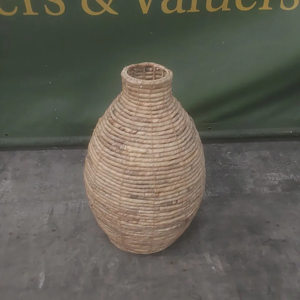 WOVEN WICKER PLANT BASE