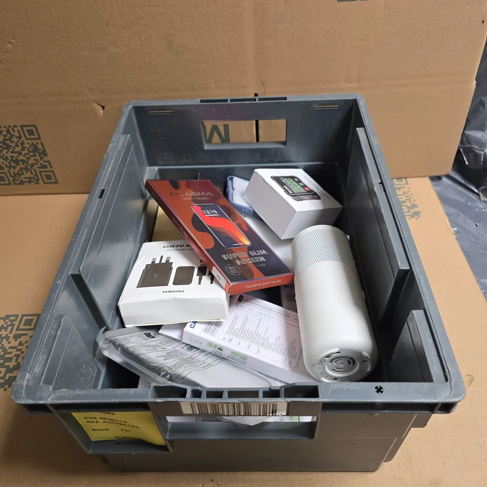 TOTE OF APPROXIMATELY 12 ASSORTED ITEMS TO INCLUDE PHONE CASES, 45W PD ADAPTER, ELECTRONIC DIGITAL DIPMETER ETC