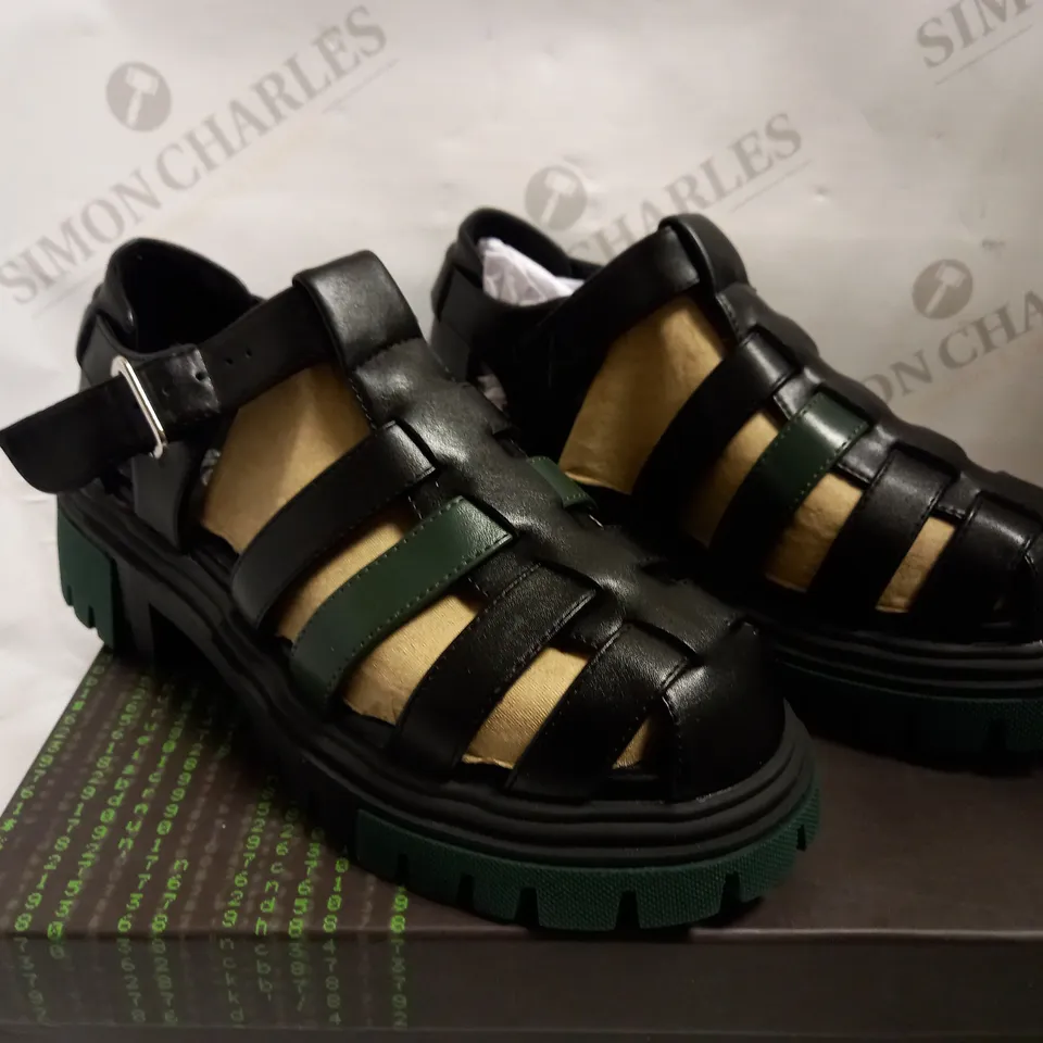 KOI VEGAN AVALON GREEN GLADIATOR SANDALS - SIZE 5 BLACK/GREEN