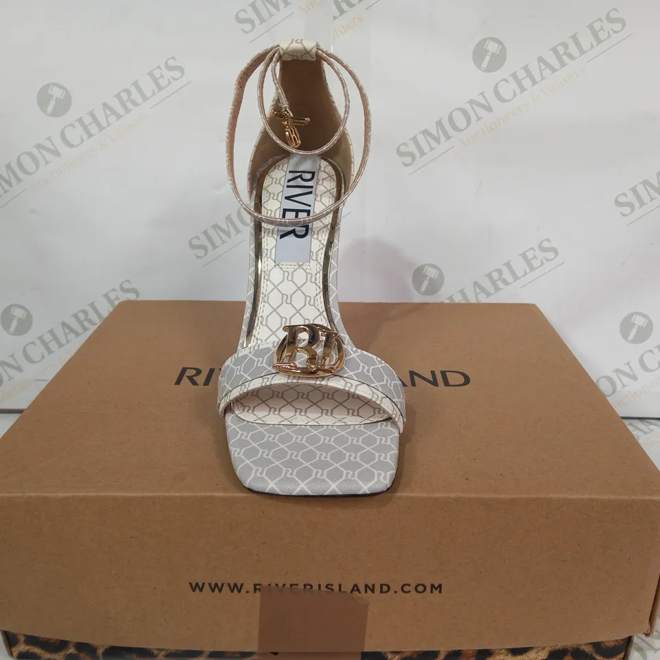 BOXED PAIR OF RIVER ISLAND OPEN TOE HIGH HEELS IN GREY/WHITE UK SIZE 5