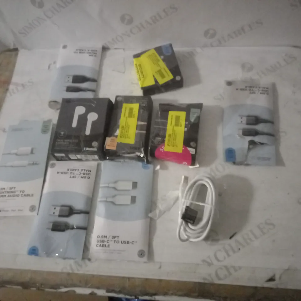 LOT OF APPROX 5 ASSORTED ITEMS TO INCLUDE CHARGING WIRES, WIRELESS EARPHONES