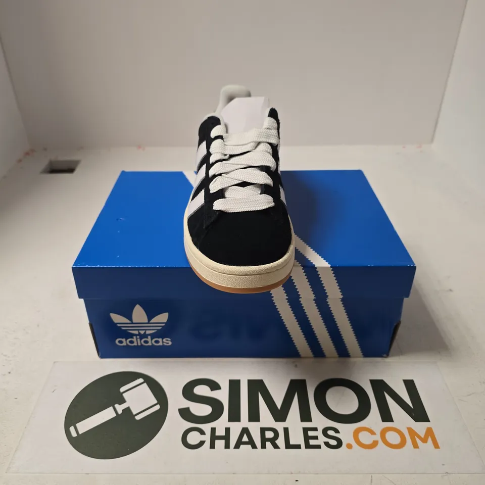 BOXED PAIR OF ADIDAS CAMPUS 00S TRAINERS IN BLACK - UK 7