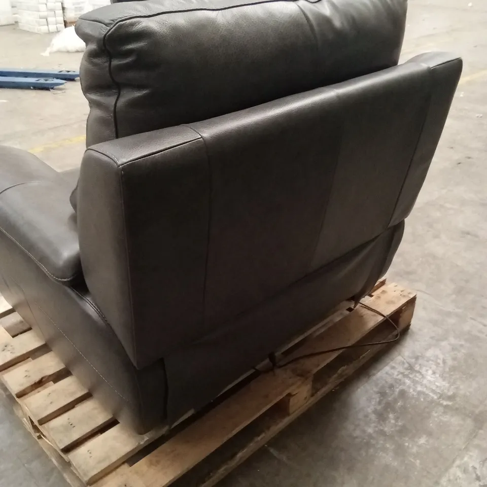 QUALITY DESIGNER ITALIAN MADE PATRIZIO LEATHER ELECTRIC RECLINER CHAIR WITH SMALL ARMS