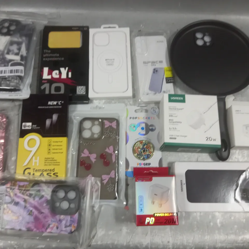 LOT OF ASSORTED MOBILE PHONE ACCESSORIES TO INCLUDE CASES, SCREEN PROTECTORS AND CHARGERS