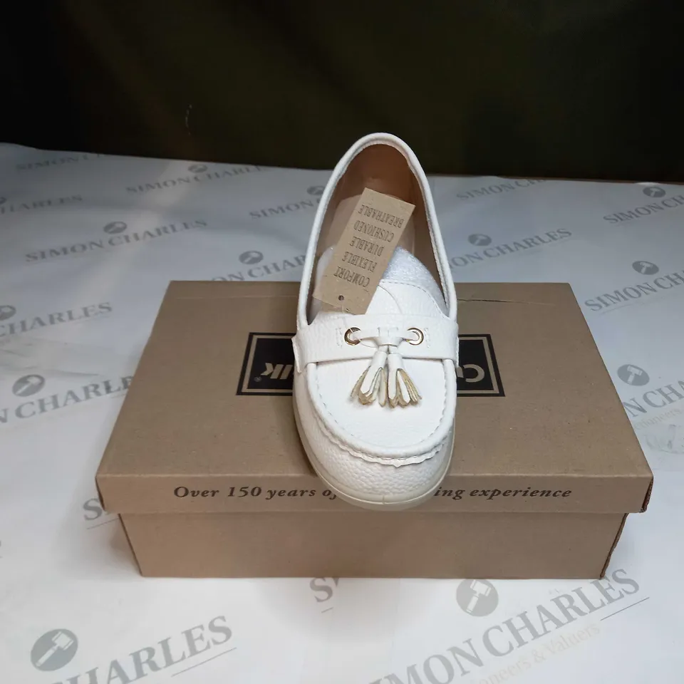 BOXED CUSHION WALK TASSLE LOAFERS WHITE  - SIZE 6