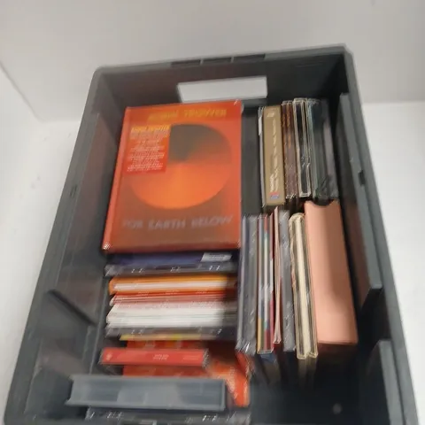 TOTEOF APPROXIMATELY 30 ASSORTED CDS TO INCLUDE: JIM REEVES, THE FIFTH DIMENSION ETC 