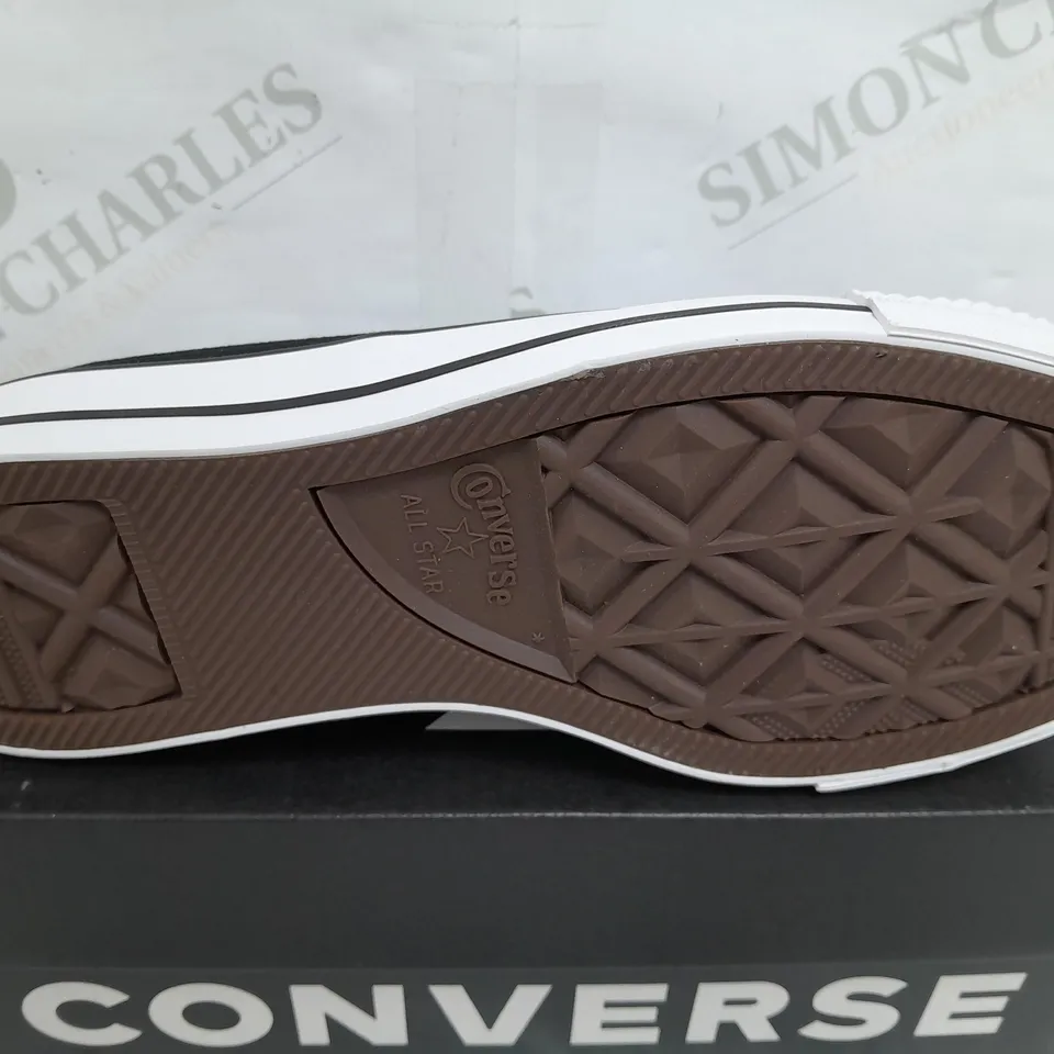 BOXED PAIR OF CONVERSE ALL STAR LOWS IN BLACK/WHITE - MENS 6