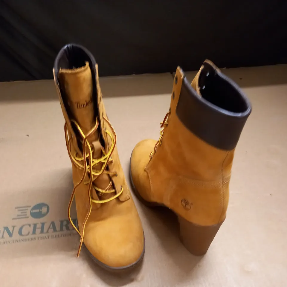 PAIR OF TIMBERLAND ORTHOLITE BLOCK HEELED BOOTS IN BROWN - UK 6