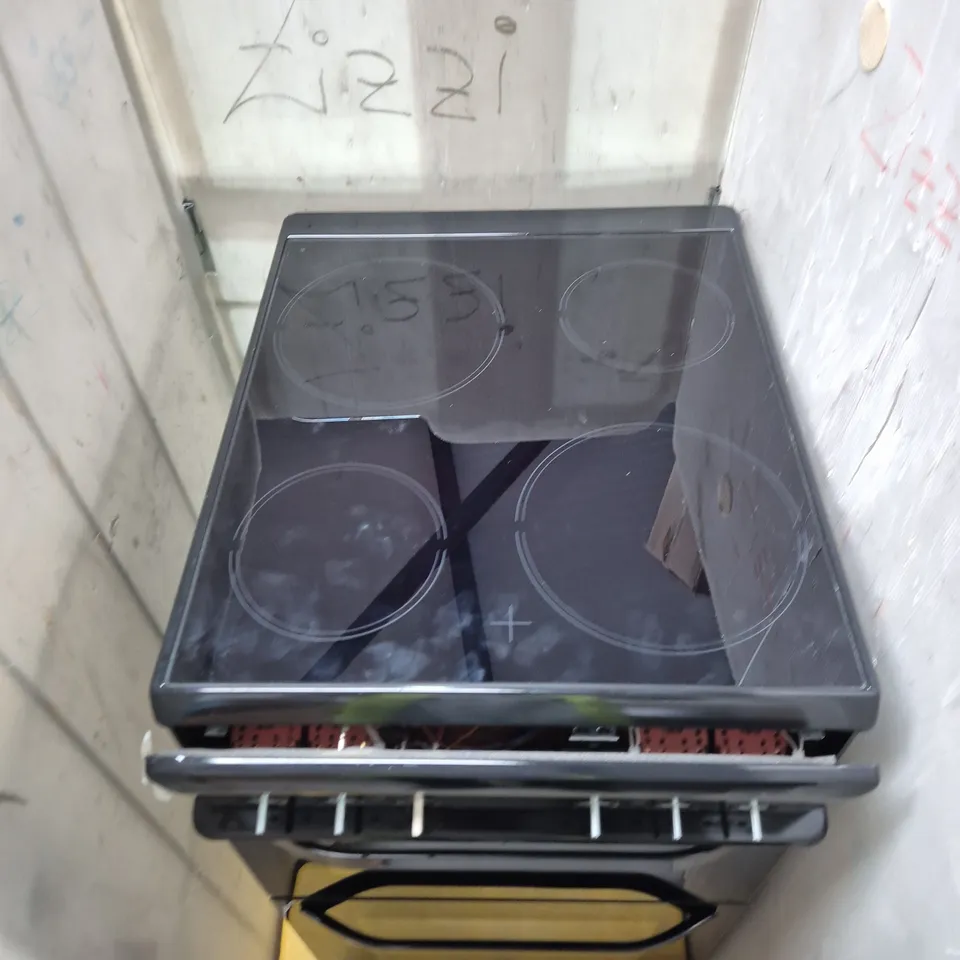 HOTPOINT FREESTANDING ELECTRIC COOKER WITH CERAMIC HOB – BLACK VISIBLE DAMAGE