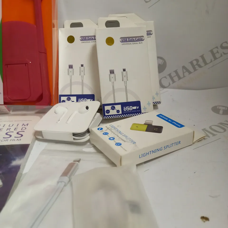 LOT OF APPROX 10 TO INCLUDE POP SOCKET , EARPHONES AND PHONE CASE