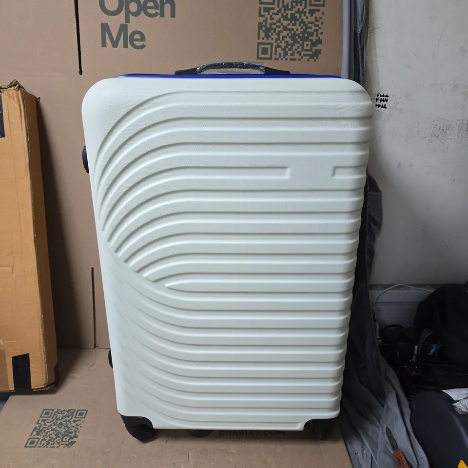 SET OF 3 CREAMY WHITE HARD-SHELL SUITCASE WITH FOUR SPINNER WHEELS (INCLUDES SMALL, MEDIUM & LARGE CASES)