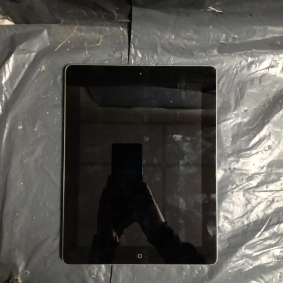 APPLE IPAD 2 IN SILVER