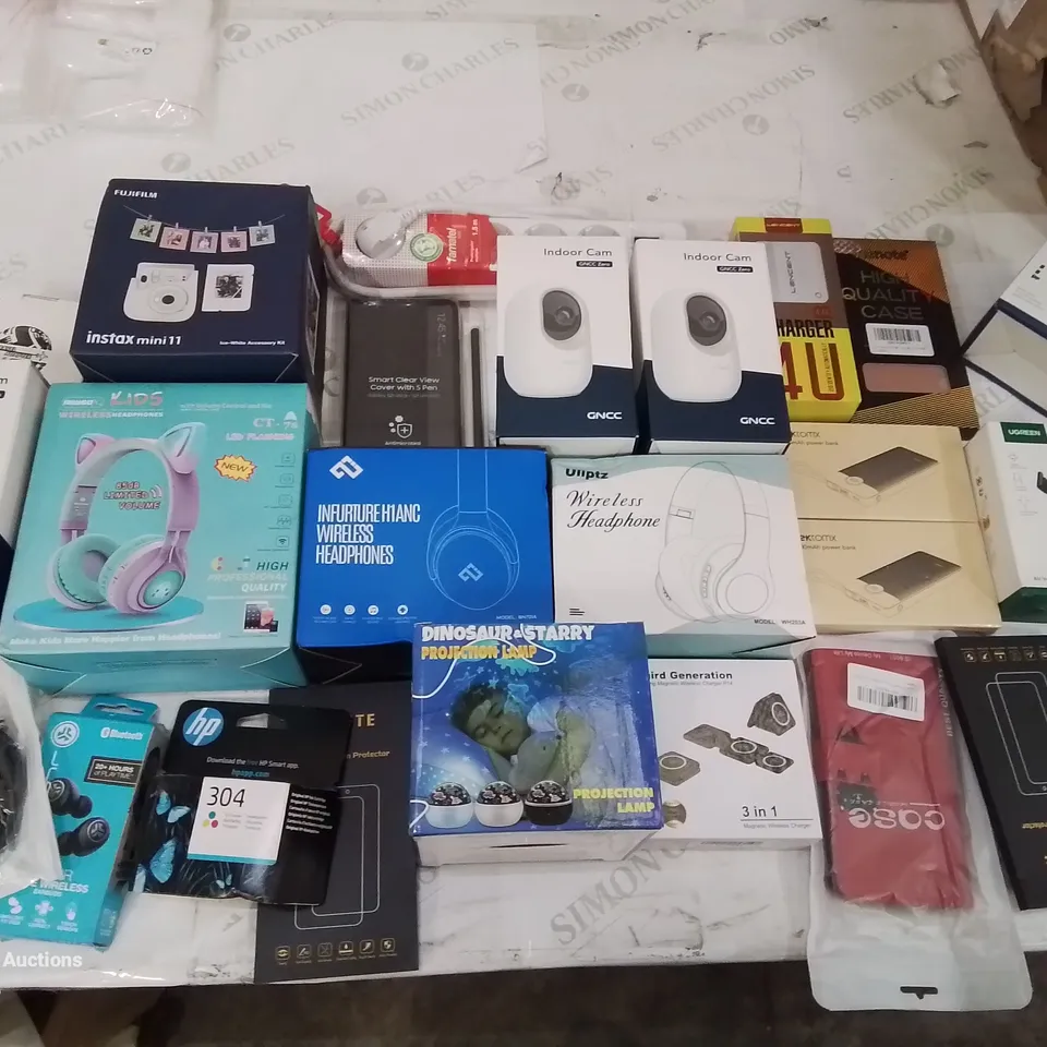 BOX CONTAINING LARGE AMOUNT OF MIXED BOXED ELECTRICAL ITEMS PHONE ACCESSORIES LIGHTING ETC.