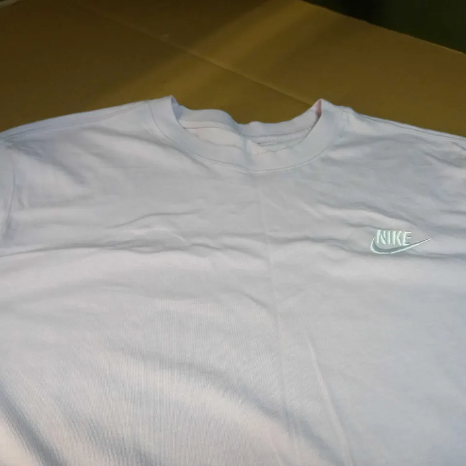 NIKE PASTEL LILAC/LOGO TEE - SMALL