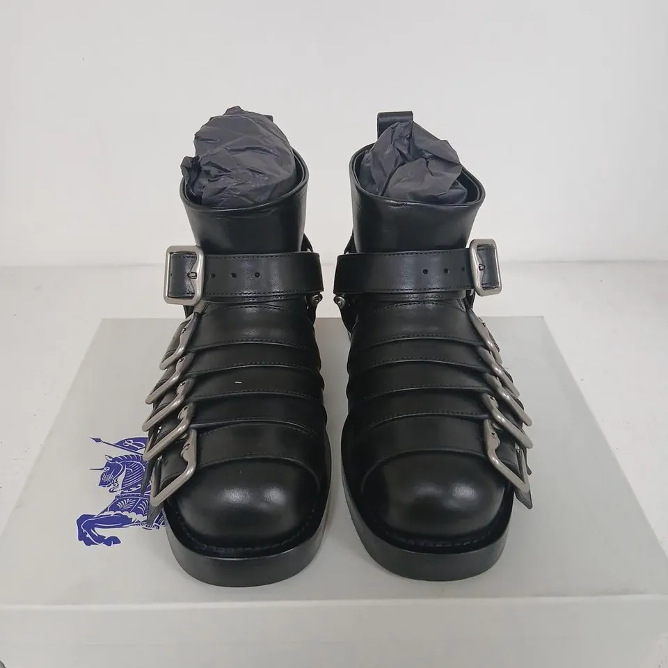 BURBERRY LEATHER BOOTS WITH BUCKLES – UK 5.5 (EU 38.5)