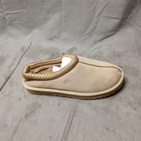 UGG SUEDE MOCCASIN SLIPPERS WITH SHEARLING LINING – BEIGE SIZE 5