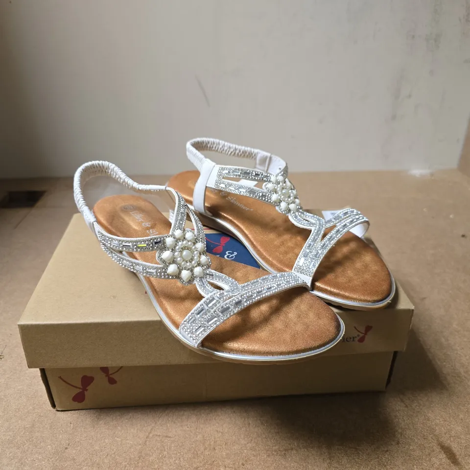 LILLEY & SKINNER WOMEN’S SILVER RHINESTONE SANDALS WITH FLORAL MOTIF SIZE EU 39