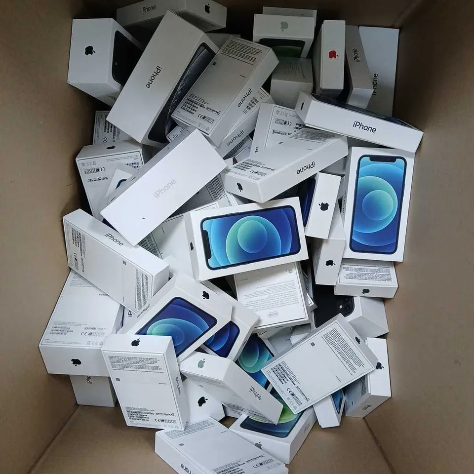 APPROXIMATELY 30 ASSORTED EMPTY SMARTPHONE DISPLAY BOXES 