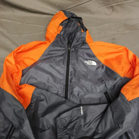 THE NORTH FACE MEN'S JACKET – GREY WITH ORANGE PANELS, SIZE M