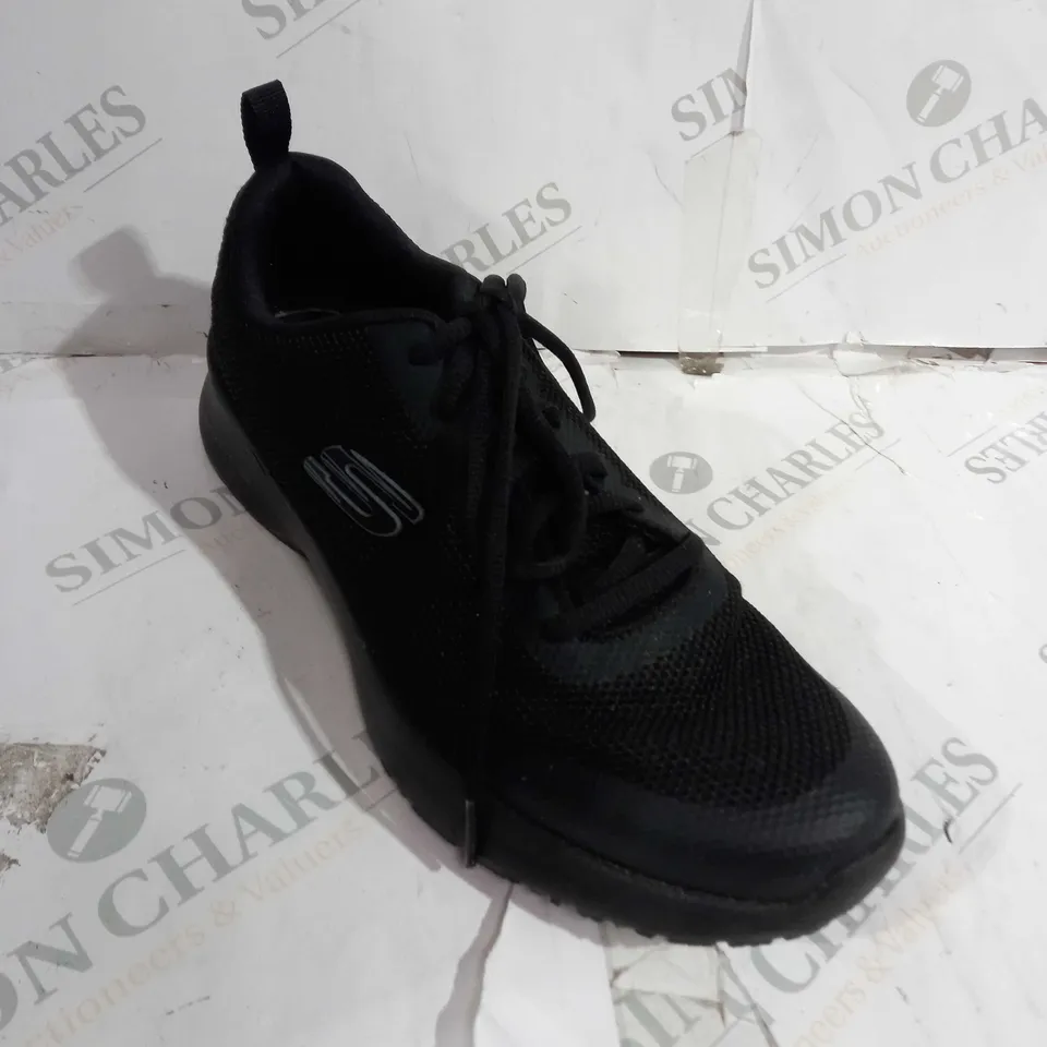 SKECHERS MEN'S AIR DYNAMIGHT KNIT LACE JOGGER BLACK TRAINERS - SIZE 8 UK