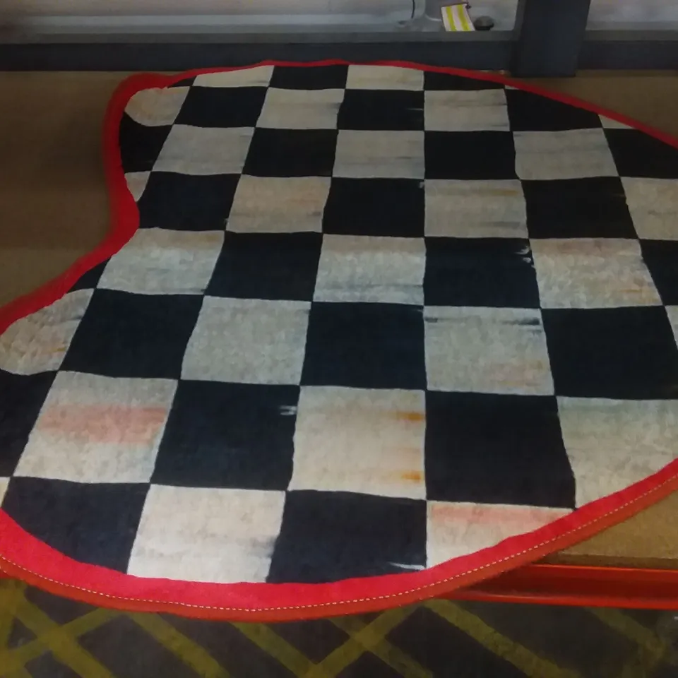 CHECKERED KATE BATHMAT- BEIGE/ BLACK / RED 
