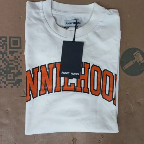 ANNIE HOOD COLLAGE ARCH T-SHIRT IN OFF WHITE SIZE LARGE