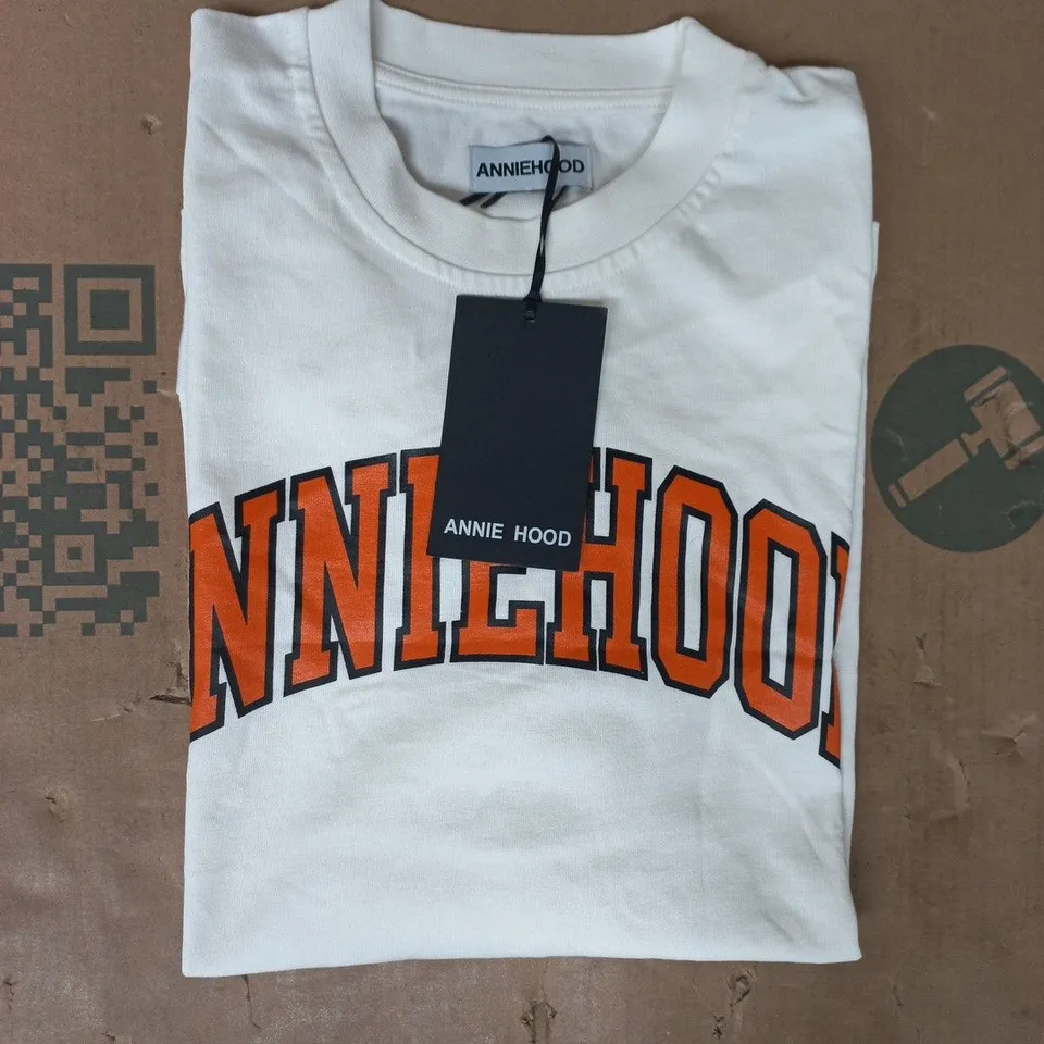 ANNIE HOOD COLLAGE ARCH T-SHIRT IN OFF WHITE SIZE LARGE