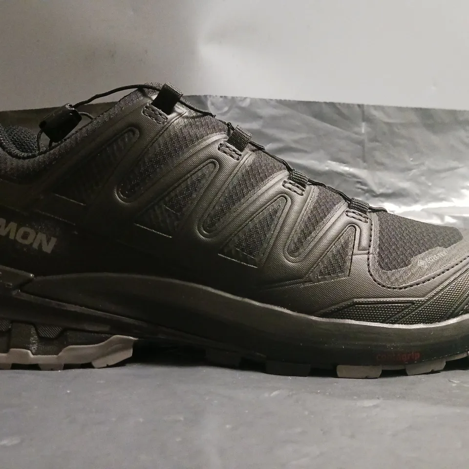 BOXED PAIR OF SALOMON XA PRO 3D V9 GTX SHOES IN BLACK UK SIZE 10