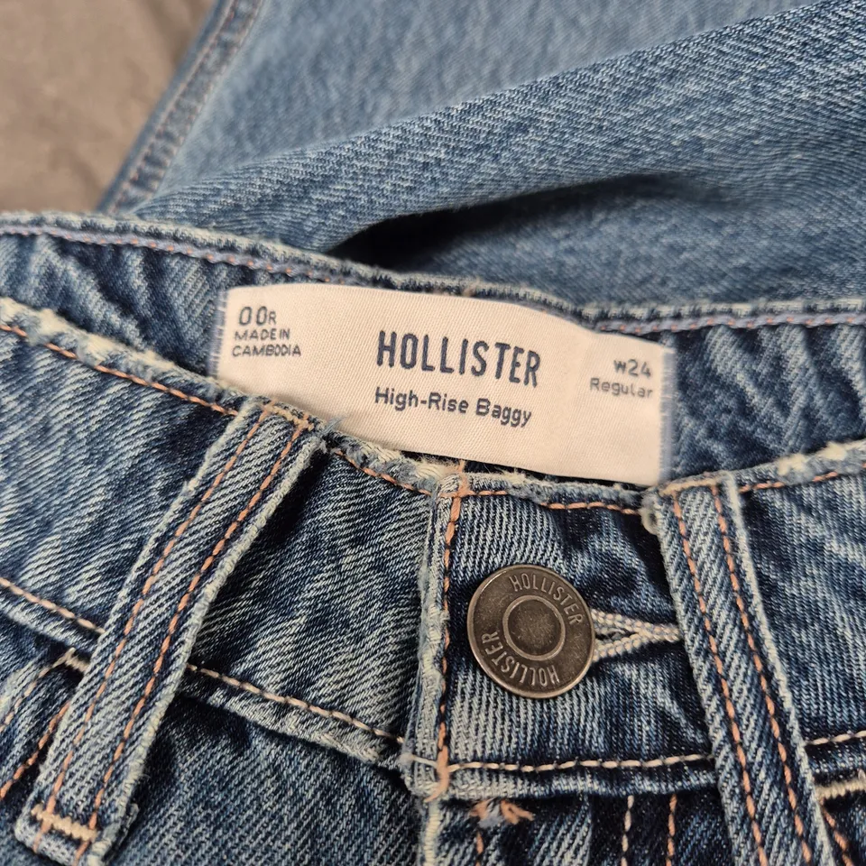 HOLLISTER WOMEN'S HIGH-RISE BAGGY JEANS – LIGHT WASH, W24 REGULAR