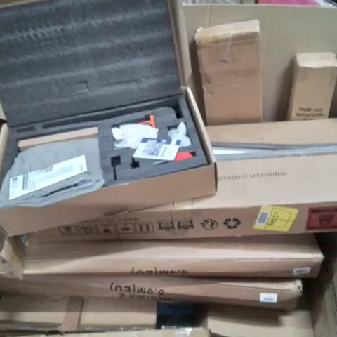 PALLET CONTAINING VARIOUS ASSORTED BOXED HOUSEHOLD ITEMS TO INCLUDE: SHOWER SYSTEMS, RETRACTABLE SAFETY GATES, TRUNKI RIDE ON AND LOTS MORE UNMARKED BOXED ITEMS 