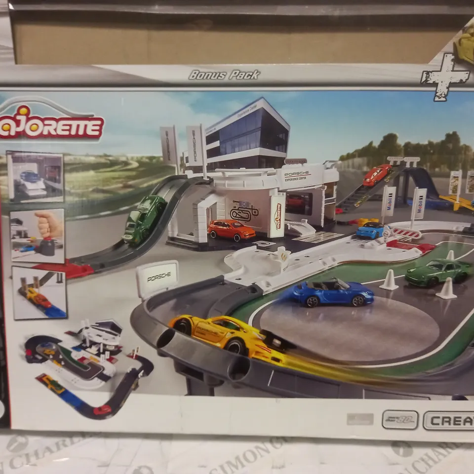 MAJORETTE CREATIX PORSCHE EXPERIENCE CENTRE SET RRP £54.99