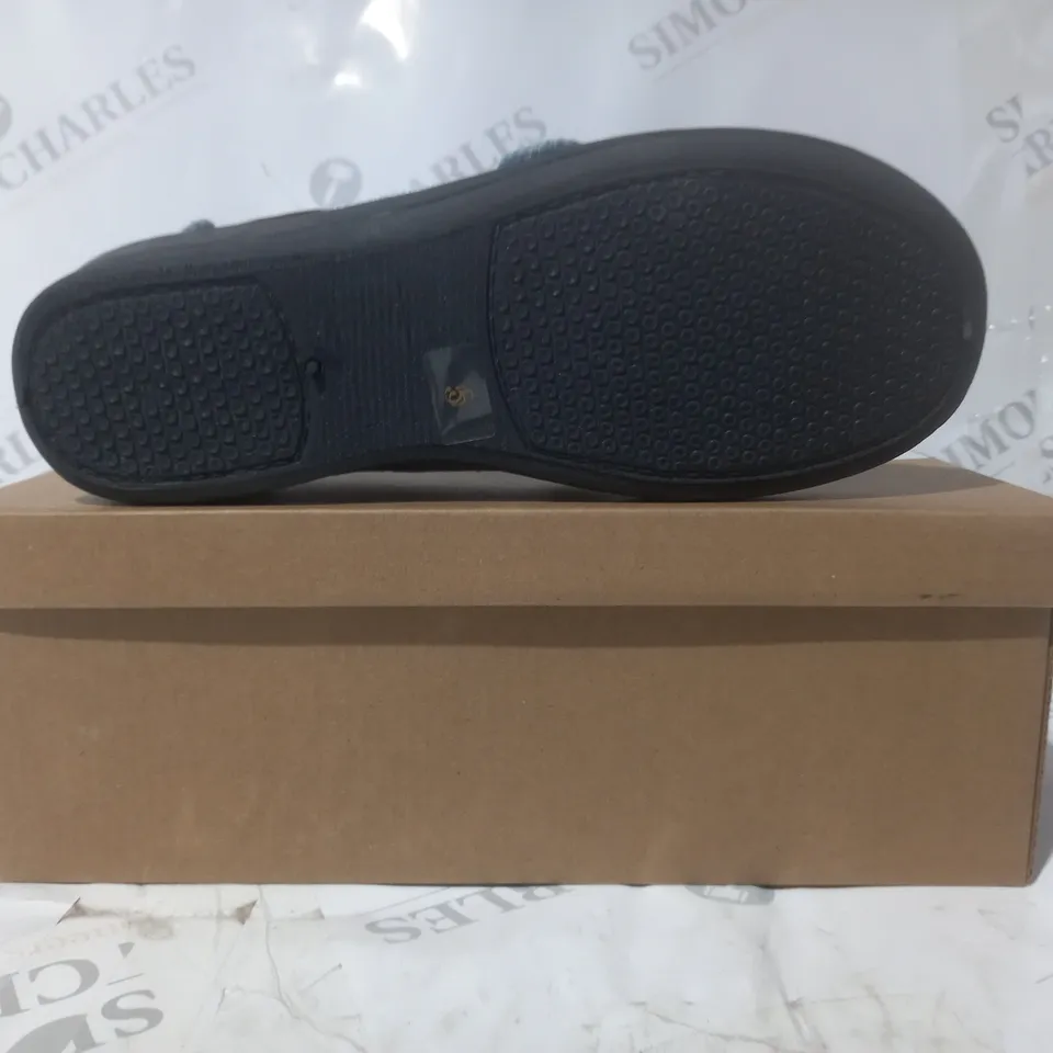 BOXED PAIR OF JO & JOE GRACE WIDE FIT SLIPPERS IN TEAL UK SIZE 5