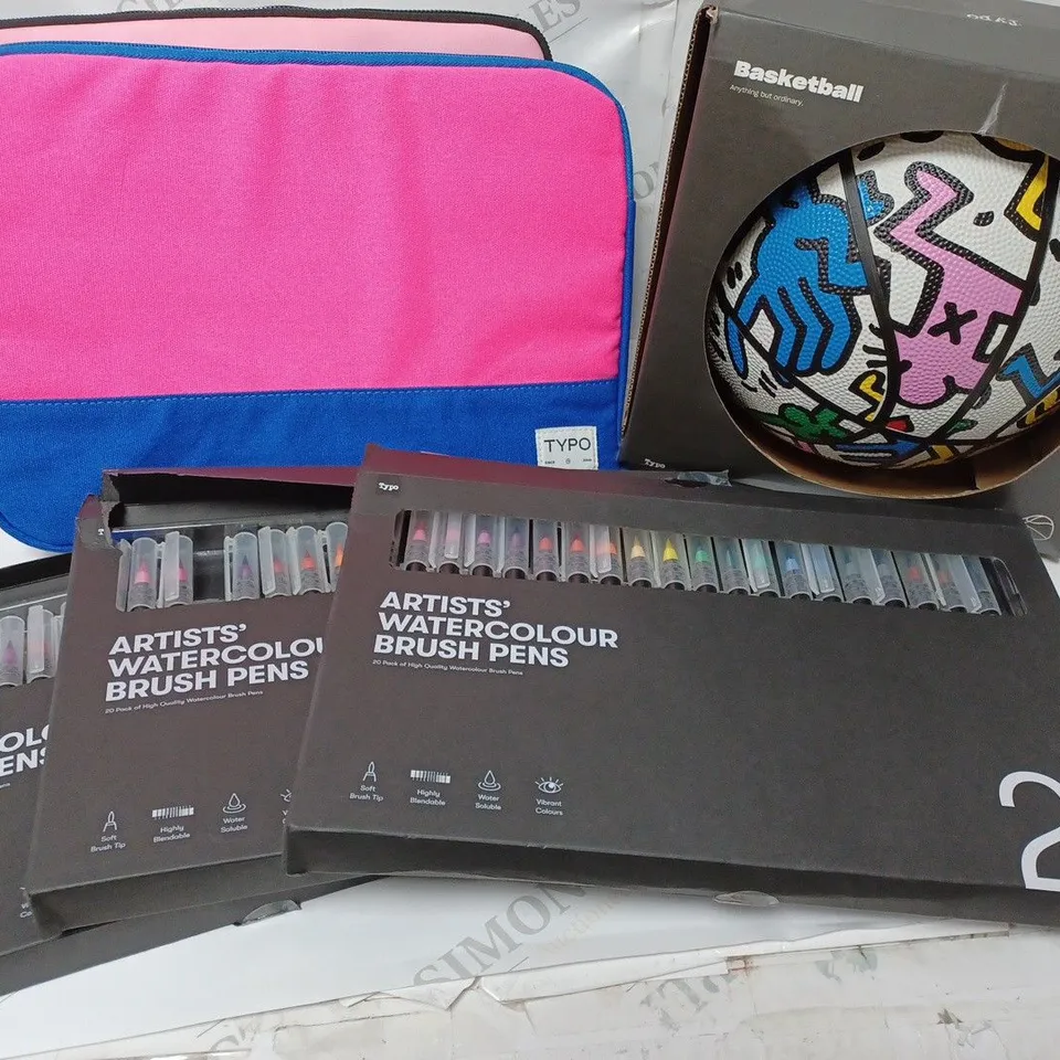 APPROXIMATELY 6 COTTON ON ITEMS INCLUDING KEITH HARING BASKETBALL, ARTISTS WATERCOLOUR PENS, 2 LAPTOP BAGS
