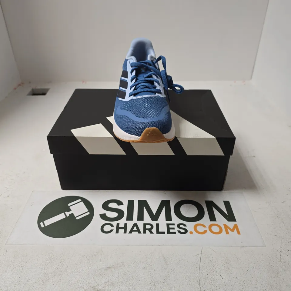 BOXED PAIR OF ADIDAS RUN FALCON 5 JUNIOR TRAINERS IN BLUE - UK 6.5