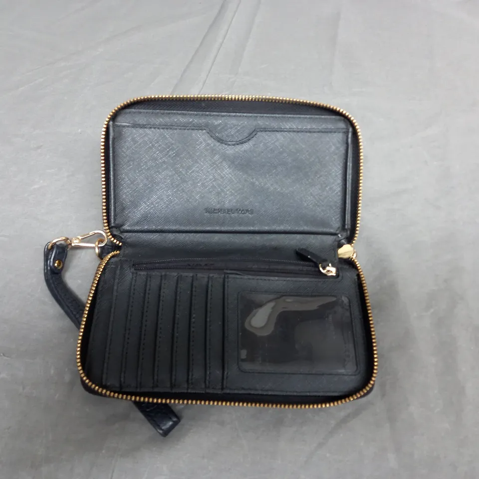 MICHAEL KORS ZIP UP PURSE 