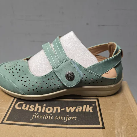 BOXED CUSHION WALK LADIES SHOES SIZE 3