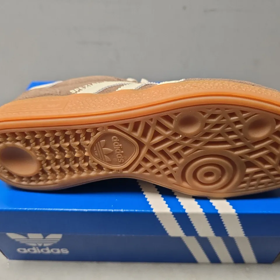 BOXE ADIDAS HANDBALL SPEZIAL WOMENS - UK 4 