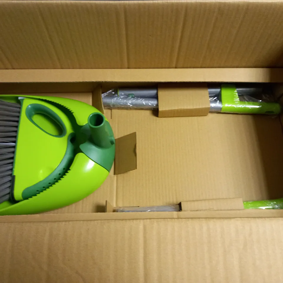 ESSENTIALS CLEANING SYSTEM. SPRAY MOP, DUST PAN AND BRUSH